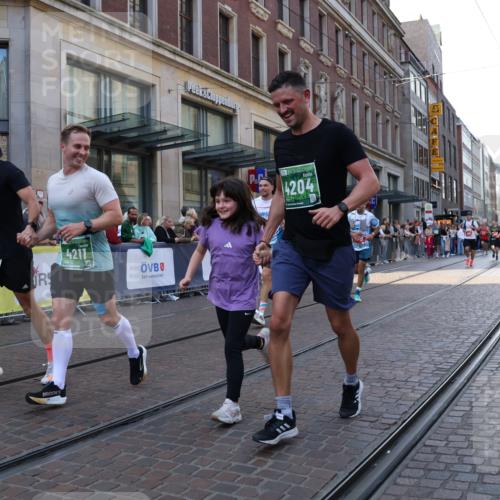 13.09.2026 - 21. swb-Marathon Bremen Strokosch-Dieckow http://msf.ph/oto/10330233 13.09.2026 13:22:04 Ziel 1601, 1645, 1933, 2481, 2499, 3021, 3855, 4204, 4211, 4697, 6621, 6891, 7625, 7917, 8447, 8574, 9668, 141, 148, 572, 1209, 2051, 3290, 3338, 3652, 3774, 3934, 4581, 4735, 5193, 6976, 7098, 8438, 8452, 8924, 8947, 9421, 9599, 9839, 10120 meine-sportfotos.de