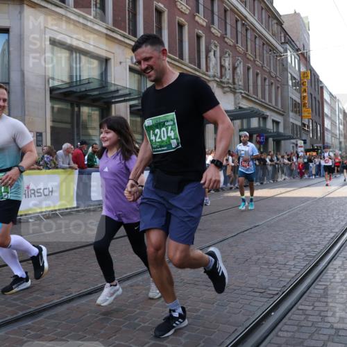 13.09.2026 - 21. swb-Marathon Bremen Strokosch-Dieckow http://msf.ph/oto/10330250 13.09.2026 13:22:04 Ziel 1601, 1645, 1933, 2481, 2499, 3021, 3855, 4204, 4211, 4697, 6621, 6891, 7625, 7917, 8447, 8574, 9668, 141, 148, 572, 1209, 2051, 3290, 3338, 3652, 3774, 3934, 4581, 4735, 5193, 6976, 7098, 8438, 8452, 8924, 8947, 9421, 9599, 9839, 10120 meine-sportfotos.de