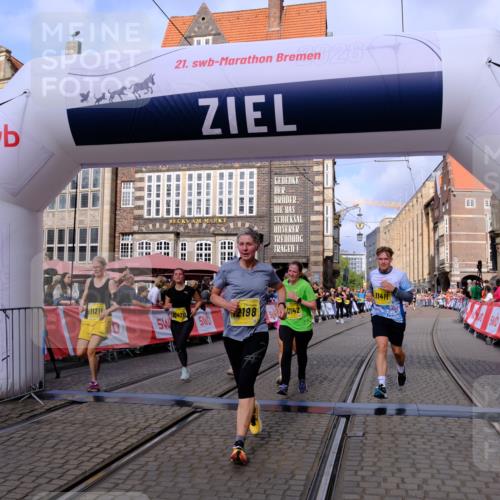13.09.2026 - 21. swb-Marathon Bremen Tim E. http://msf.ph/oto/10330351 13.09.2026 11:03:48 Ziel 10092, 10187, 10309, 10327, 10420, 10569, 10902, 10904, 10950, 11211, 11411, 11595, 11598, 11655, 11746, 11773, 12074, 12184, 12185, 12611 meine-sportfotos.de