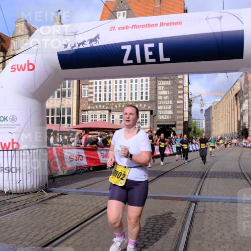 13.09.2026 - 21. swb-Marathon Bremen Tim E. http://msf.ph/oto/10330411 13.09.2026 11:03:52 Ziel 10090, 10091, 10187, 10309, 10327, 10420, 10569, 10902, 10904, 10950, 11211, 11411, 11595, 11598, 11655, 11746, 11773, 12074, 12611 meine-sportfotos.de