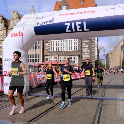 13.09.2026 - 21. swb-Marathon Bremen Tim E. http://msf.ph/oto/10330461 13.09.2026 11:03:56 Ziel 10090, 10091, 10327, 10420, 10569, 10796, 10902, 10950, 11211, 11411, 11595, 11655, 11746, 11868, 12074 meine-sportfotos.de