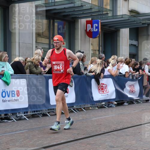 13.09.2026 - 21. swb-Marathon Bremen Strokosch-Dieckow http://msf.ph/oto/10330524 13.09.2026 13:22:13 Ziel 388, 1933, 2402, 2481, 2771, 3855, 4204, 4211, 4483, 4697, 6891, 7586, 8447, 8547, 8574, 8694, 9090, 9510, 9668, 141, 148, 1209, 1601, 1645, 2051, 2499, 3021, 3338, 3652, 3774, 4581, 5193, 6621, 7625, 7917, 8438, 8452, 8574, 8924, 9599, 9839 meine-sportfotos.de