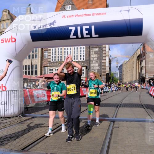 13.09.2026 - 21. swb-Marathon Bremen Tim E. http://msf.ph/oto/10330544 13.09.2026 11:03:58 Ziel 10090, 10091, 10327, 10420, 10429, 10569, 10796, 10902, 10950, 11211, 11411, 11595, 11655, 11746, 11868, 12074 meine-sportfotos.de