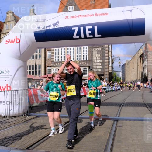 13.09.2026 - 21. swb-Marathon Bremen Tim E. http://msf.ph/oto/10330553 13.09.2026 11:03:58 Ziel 10090, 10091, 10327, 10420, 10429, 10569, 10796, 10902, 10950, 11211, 11411, 11595, 11655, 11746, 11868, 12074 meine-sportfotos.de
