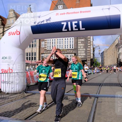 13.09.2026 - 21. swb-Marathon Bremen Tim E. http://msf.ph/oto/10330563 13.09.2026 11:03:58 Ziel 10090, 10091, 10327, 10420, 10429, 10569, 10796, 10902, 10950, 11211, 11411, 11595, 11655, 11746, 11868, 12074 meine-sportfotos.de