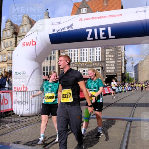 13.09.2026 - 21. swb-Marathon Bremen Tim E. http://msf.ph/oto/10330617 13.09.2026 11:03:59 Ziel 10090, 10091, 10327, 10357, 10420, 10429, 10569, 10796, 10902, 10950, 11211, 11411, 11595, 11655, 11746, 11868, 12074 meine-sportfotos.de