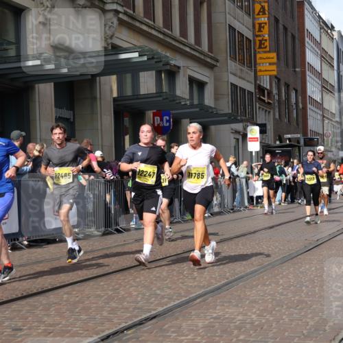 13.09.2026 - 21. swb-Marathon Bremen Strokosch-Dieckow http://msf.ph/oto/10330621 13.09.2026 11:02:48 Ziel 10150, 10185, 10195, 10237, 10528, 10531, 10598, 10715, 10727, 10731, 10959, 11070, 11095, 11313, 11493, 11676, 11697, 11830, 11836, 12068, 12214, 12421, 12432, 12448, 12465, 12483, 10190, 10296, 10633, 10783, 10945, 10954, 10955, 10985, 11096, 11107, 11137, 11261, 11508, 11526, 11554, 11564, 11662, 11701, 11719, 11730, 11776, 11785, 11890, 11945, 12071, 12154, 12169, 12247, 12252, 12429, 12451, 12465, 12489 meine-sportfotos.de