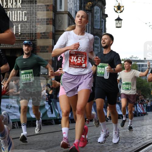 13.09.2026 - 21. swb-Marathon Bremen Strokosch-Dieckow http://msf.ph/oto/10330684 13.09.2026 13:15:12 Ziel 615, 616, 889, 1455, 1510, 1748, 2383, 2847, 2997, 3012, 3057, 3175, 3206, 3504, 3717, 4097, 4226, 4246, 4569, 4968, 5298, 5315, 5471, 5649, 5796, 5962, 6379, 6404, 6472, 6528, 6717, 7251, 8238, 8409, 9523, 9797, 13141, 3743, 4111, 4646, 6011, 6526, 7291, 7346, 7717, 7730, 8086, 8254, 8255, 13137 meine-sportfotos.de