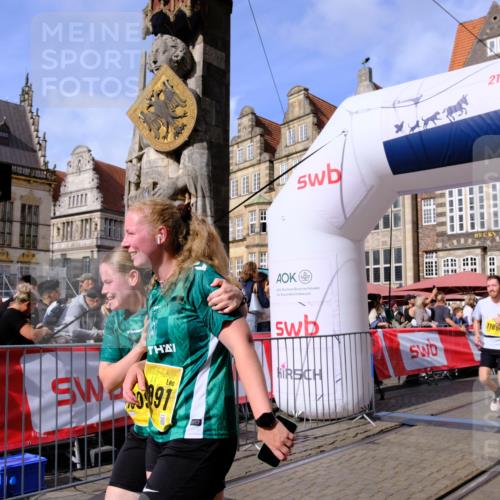 13.09.2026 - 21. swb-Marathon Bremen Tim E. http://msf.ph/oto/10330691 13.09.2026 11:04:02 Ziel 10090, 10091, 10152, 10327, 10357, 10429, 10569, 10796, 10902, 10918, 10950, 11325, 11451, 11595, 11868, 11967, 12074, 12504 meine-sportfotos.de
