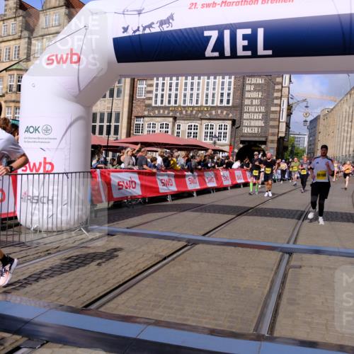 13.09.2026 - 21. swb-Marathon Bremen Tim E. http://msf.ph/oto/10330699 13.09.2026 11:04:03 Ziel 10090, 10091, 10152, 10327, 10357, 10403, 10429, 10569, 10796, 10918, 10950, 11149, 11325, 11451, 11511, 11595, 11868, 11967, 12074, 12504 meine-sportfotos.de