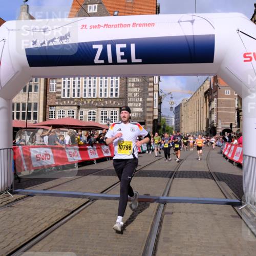 13.09.2026 - 21. swb-Marathon Bremen Tim E. http://msf.ph/oto/10330709 13.09.2026 11:04:04 Ziel 10090, 10091, 10152, 10327, 10357, 10403, 10429, 10569, 10796, 10918, 10950, 11149, 11325, 11451, 11511, 11595, 11868, 11967, 12074, 12504 meine-sportfotos.de