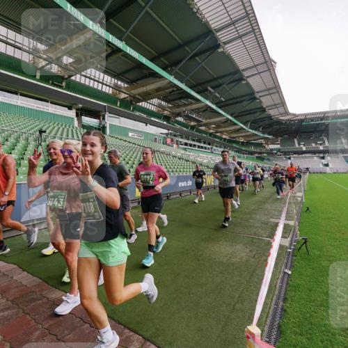 13.09.2026 - 21. swb-Marathon Bremen Michael Burmester http://msf.ph/oto/10330711 13.09.2026 13:36:29 Laufen im Stadion 444, 462, 491, 496, 590, 657, 799, 1015, 1132, 1135, 1279, 1432, 1620, 1726, 1762, 1887, 1934, 1951, 1965, 1974, 1977, 2078, 2227, 2335, 2578, 2639, 2650, 2688, 2789, 2842, 2892, 2894, 2933, 2939, 3090, 3161, 3169, 3178, 3299, 3303, 3406, 3408, 3463, 3472, 3498, 3555, 3570, 3573, 3588, 3640, 3731, 3779, 3801, 3839, 3985, 3992, 3993, 4084, 4145, 4200, 4210, 4290, 4464, 4538, 4801, 4880, 4967, 5000, 5034, 5182, 5332, 5461, 5679, 5818 meine-sportfotos.de