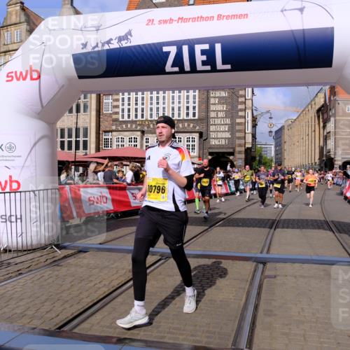 13.09.2026 - 21. swb-Marathon Bremen Tim E. http://msf.ph/oto/10330735 13.09.2026 11:04:04 Ziel 10090, 10091, 10152, 10327, 10357, 10403, 10429, 10569, 10796, 10918, 10950, 11149, 11325, 11451, 11511, 11595, 11868, 11967, 12074, 12504 meine-sportfotos.de