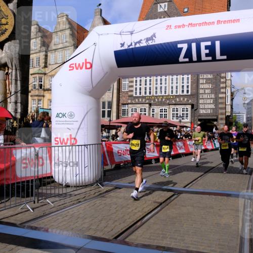 13.09.2026 - 21. swb-Marathon Bremen Tim E. http://msf.ph/oto/10330760 13.09.2026 11:04:07 Ziel 10090, 10091, 10152, 10327, 10357, 10403, 10429, 10569, 10607, 10659, 10720, 10796, 10918, 10950, 11149, 11319, 11325, 11451, 11470, 11471, 11511, 11595, 11618, 11868, 11967, 12074, 12260, 12392, 12433, 12504 meine-sportfotos.de