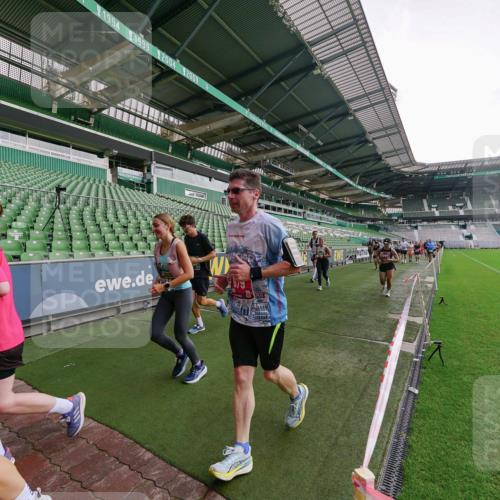 13.09.2026 - 21. swb-Marathon Bremen Michael Burmester http://msf.ph/oto/10330811 13.09.2026 13:36:40 Laufen im Stadion 421, 444, 491, 590, 657, 756, 799, 1015, 1132, 1135, 1279, 1432, 1620, 1726, 1734, 1762, 1887, 1934, 1951, 1974, 1977, 2060, 2078, 2227, 2578, 2639, 2650, 2688, 2789, 2842, 2892, 2933, 2939, 3090, 3161, 3169, 3178, 3299, 3303, 3406, 3408, 3427, 3463, 3472, 3498, 3499, 3555, 3570, 3573, 3588, 3640, 3731, 3779, 3801, 3839, 3985, 3992, 3993, 4084, 4145, 4200, 4210, 4290, 4416, 4464, 4538, 4801, 4845, 4880, 4967, 5000, 5034, 5182, 5332, 5461, 5536, 5679, 5818 meine-sportfotos.de