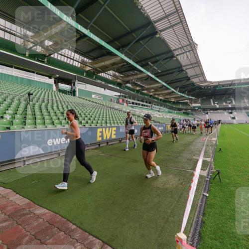 13.09.2026 - 21. swb-Marathon Bremen Michael Burmester http://msf.ph/oto/10330828 13.09.2026 13:36:43 Laufen im Stadion 421, 444, 491, 590, 657, 756, 799, 1015, 1132, 1135, 1279, 1432, 1620, 1726, 1734, 1762, 1887, 1934, 1951, 1974, 1977, 2060, 2078, 2227, 2578, 2639, 2650, 2688, 2789, 2842, 2892, 2933, 2939, 3090, 3161, 3169, 3178, 3299, 3303, 3408, 3427, 3463, 3472, 3498, 3499, 3555, 3570, 3573, 3588, 3640, 3731, 3779, 3801, 3839, 3985, 3992, 3993, 4084, 4145, 4200, 4210, 4290, 4416, 4464, 4538, 4801, 4845, 4880, 4967, 5000, 5034, 5182, 5332, 5461, 5536, 5679, 5818 meine-sportfotos.de