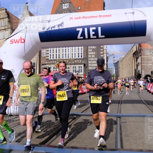 13.09.2026 - 21. swb-Marathon Bremen Tim E. http://msf.ph/oto/10330871 13.09.2026 11:04:09 Ziel 10090, 10091, 10152, 10357, 10403, 10429, 10607, 10659, 10720, 10796, 10918, 11149, 11319, 11325, 11451, 11470, 11471, 11511, 11618, 11868, 11967, 12140, 12260, 12392, 12433, 12504 meine-sportfotos.de