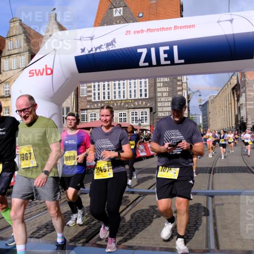 13.09.2026 - 21. swb-Marathon Bremen Tim E. http://msf.ph/oto/10330881 13.09.2026 11:04:10 Ziel 10152, 10357, 10403, 10429, 10607, 10659, 10720, 10796, 10918, 11149, 11319, 11325, 11451, 11470, 11471, 11511, 11618, 11868, 11967, 12140, 12260, 12392, 12433, 12504 meine-sportfotos.de