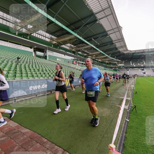 13.09.2026 - 21. swb-Marathon Bremen Michael Burmester http://msf.ph/oto/10330885 13.09.2026 13:36:51 Laufen im Stadion 421, 444, 491, 590, 657, 756, 799, 1015, 1132, 1135, 1279, 1432, 1620, 1726, 1734, 1762, 1887, 1934, 1951, 1977, 2060, 2078, 2227, 2578, 2639, 2688, 2789, 2842, 2892, 2933, 2939, 3161, 3169, 3178, 3299, 3303, 3408, 3427, 3463, 3472, 3498, 3499, 3555, 3570, 3573, 3588, 3640, 3731, 3779, 3801, 3839, 3985, 3992, 3993, 4084, 4145, 4200, 4210, 4252, 4290, 4416, 4464, 4538, 4801, 4845, 4880, 5000, 5034, 5145, 5182, 5210, 5332, 5461, 5536, 5679, 5818 meine-sportfotos.de