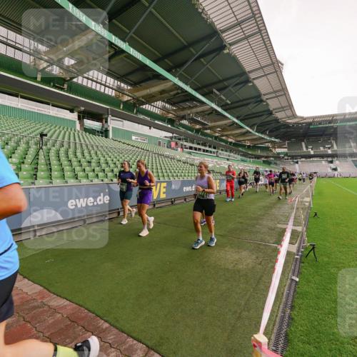13.09.2026 - 21. swb-Marathon Bremen Michael Burmester http://msf.ph/oto/10330890 13.09.2026 13:36:52 Laufen im Stadion 421, 444, 491, 590, 657, 756, 799, 1015, 1132, 1135, 1279, 1432, 1620, 1726, 1734, 1762, 1887, 1934, 1951, 1977, 2060, 2078, 2227, 2578, 2639, 2688, 2789, 2842, 2892, 2933, 2939, 3161, 3169, 3178, 3299, 3303, 3408, 3427, 3463, 3472, 3498, 3499, 3555, 3570, 3573, 3588, 3640, 3731, 3779, 3801, 3839, 3985, 3992, 3993, 4084, 4145, 4200, 4210, 4252, 4290, 4416, 4464, 4538, 4801, 4845, 4880, 5000, 5034, 5145, 5182, 5210, 5332, 5461, 5536, 5679, 5818 meine-sportfotos.de
