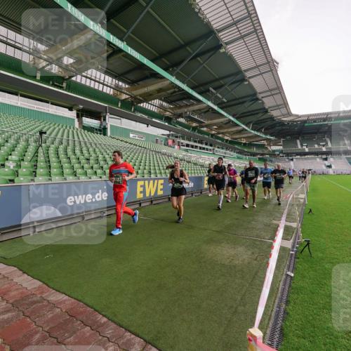 13.09.2026 - 21. swb-Marathon Bremen Michael Burmester http://msf.ph/oto/10330904 13.09.2026 13:36:55 Laufen im Stadion 421, 444, 491, 590, 657, 756, 799, 1015, 1132, 1135, 1279, 1432, 1620, 1726, 1734, 1762, 1887, 1934, 1951, 2060, 2078, 2227, 2578, 2639, 2688, 2789, 2842, 2892, 2933, 2939, 3161, 3169, 3178, 3299, 3303, 3408, 3427, 3463, 3472, 3498, 3499, 3555, 3570, 3573, 3588, 3640, 3731, 3779, 3801, 3839, 3985, 3992, 3993, 4084, 4145, 4200, 4210, 4252, 4290, 4416, 4464, 4538, 4801, 4845, 4880, 5000, 5034, 5145, 5182, 5210, 5332, 5461, 5536, 5679, 5818 meine-sportfotos.de