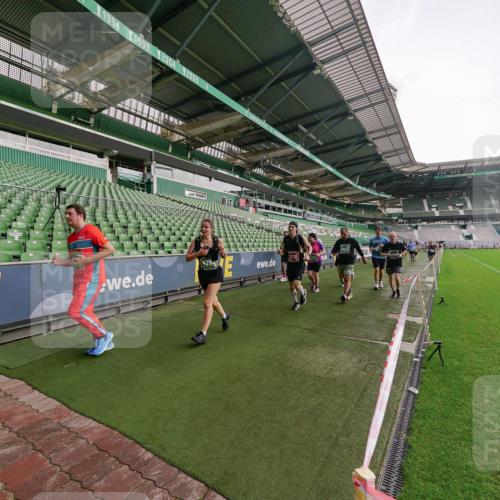 13.09.2026 - 21. swb-Marathon Bremen Michael Burmester http://msf.ph/oto/10330910 13.09.2026 13:36:55 Laufen im Stadion 421, 444, 491, 590, 657, 756, 799, 1015, 1132, 1135, 1279, 1432, 1620, 1726, 1734, 1762, 1887, 1934, 1951, 2060, 2078, 2227, 2578, 2639, 2688, 2789, 2842, 2892, 2933, 2939, 3161, 3169, 3178, 3299, 3303, 3408, 3427, 3463, 3472, 3498, 3499, 3555, 3570, 3573, 3588, 3640, 3731, 3779, 3801, 3839, 3985, 3992, 3993, 4084, 4145, 4200, 4210, 4252, 4290, 4416, 4464, 4538, 4801, 4845, 4880, 5000, 5034, 5145, 5182, 5210, 5332, 5461, 5536, 5679, 5818 meine-sportfotos.de