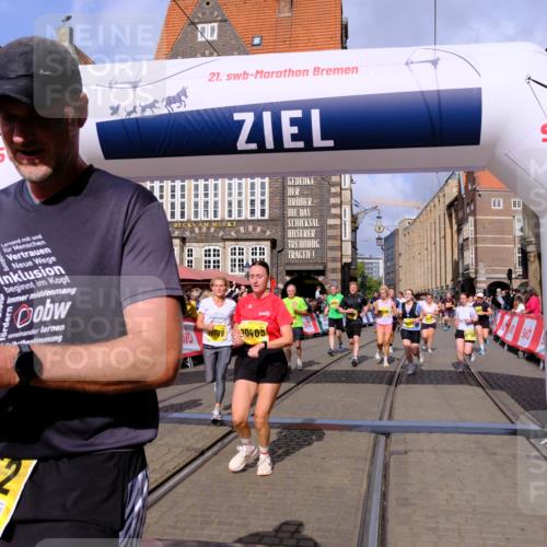 13.09.2026 - 21. swb-Marathon Bremen Tim E. http://msf.ph/oto/10330926 13.09.2026 11:04:11 Ziel 10152, 10357, 10403, 10429, 10607, 10659, 10720, 10726, 10796, 10912, 10918, 11149, 11319, 11325, 11451, 11470, 11471, 11511, 11618, 11868, 11967, 12140, 12260, 12392, 12433, 12504 meine-sportfotos.de