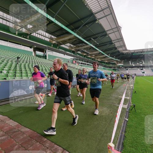 13.09.2026 - 21. swb-Marathon Bremen Michael Burmester http://msf.ph/oto/10330929 13.09.2026 13:36:58 Laufen im Stadion 360, 421, 444, 491, 590, 657, 756, 799, 1015, 1132, 1135, 1279, 1432, 1620, 1726, 1734, 1762, 1887, 1934, 1951, 2060, 2078, 2227, 2578, 2639, 2688, 2789, 2842, 2892, 2933, 2939, 3161, 3169, 3178, 3299, 3303, 3408, 3427, 3463, 3472, 3498, 3499, 3555, 3570, 3573, 3588, 3640, 3731, 3779, 3801, 3839, 3985, 3992, 3993, 4084, 4145, 4200, 4210, 4252, 4290, 4416, 4464, 4538, 4801, 4845, 4880, 4939, 5000, 5034, 5145, 5166, 5182, 5210, 5332, 5461, 5536, 5679, 5818 meine-sportfotos.de