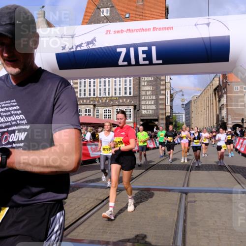 13.09.2026 - 21. swb-Marathon Bremen Tim E. http://msf.ph/oto/10330939 13.09.2026 11:04:11 Ziel 10152, 10357, 10403, 10429, 10607, 10659, 10720, 10726, 10796, 10912, 10918, 11149, 11319, 11325, 11451, 11470, 11471, 11511, 11618, 11868, 11967, 12140, 12260, 12392, 12433, 12504 meine-sportfotos.de