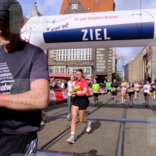 13.09.2026 - 21. swb-Marathon Bremen Tim E. http://msf.ph/oto/10330952 13.09.2026 11:04:11 Ziel 10152, 10357, 10403, 10429, 10607, 10659, 10720, 10726, 10796, 10912, 10918, 11149, 11319, 11325, 11451, 11470, 11471, 11511, 11618, 11868, 11967, 12140, 12260, 12392, 12433, 12504 meine-sportfotos.de