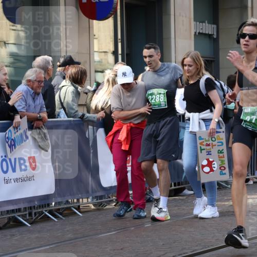 13.09.2026 - 21. swb-Marathon Bremen Strokosch-Dieckow http://msf.ph/oto/10330968 13.09.2026 13:22:26 Ziel 388, 913, 1963, 2040, 2402, 2481, 2771, 2806, 3145, 3560, 4483, 4697, 6707, 6737, 6792, 6891, 7586, 8547, 8551, 8646, 8694, 9090, 9510, 1601, 1645, 1933, 2499, 3021, 3855, 4204, 4211, 4697, 6621, 7625, 7917, 8447, 8574, 9668, 9839 meine-sportfotos.de