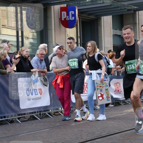 13.09.2026 - 21. swb-Marathon Bremen Strokosch-Dieckow http://msf.ph/oto/10331015 13.09.2026 13:22:27 Ziel 388, 913, 1963, 2040, 2402, 2481, 2771, 2806, 3145, 3560, 4483, 6707, 6737, 6792, 6891, 7586, 8547, 8551, 8646, 8694, 9090, 9510, 1601, 1645, 1933, 2499, 3021, 3855, 4204, 4211, 4697, 6621, 7625, 7917, 8447, 8574, 9668, 9839 meine-sportfotos.de