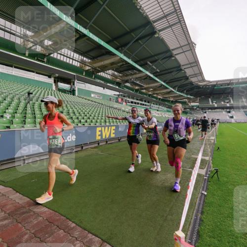 13.09.2026 - 21. swb-Marathon Bremen Michael Burmester http://msf.ph/oto/10331104 13.09.2026 13:37:28 Laufen im Stadion 144, 284, 360, 398, 410, 421, 444, 491, 590, 756, 799, 848, 971, 1015, 1132, 1135, 1279, 1620, 1734, 1762, 1887, 1934, 1951, 2060, 2078, 2227, 2639, 2687, 2688, 2772, 2842, 2892, 2939, 3161, 3169, 3178, 3299, 3303, 3408, 3427, 3463, 3498, 3499, 3570, 3573, 3640, 3646, 3731, 3779, 3839, 3919, 3985, 3992, 3993, 4084, 4145, 4210, 4252, 4314, 4416, 4464, 4538, 4767, 4801, 4845, 4863, 4939, 5034, 5145, 5166, 5182, 5210, 5332, 5461, 5536, 5679, 170 meine-sportfotos.de