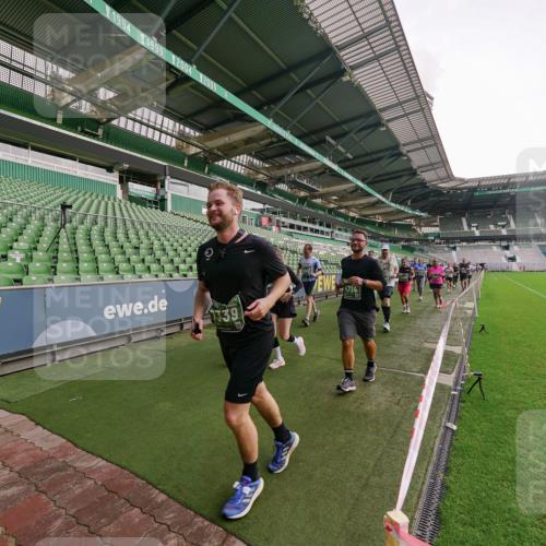 13.09.2026 - 21. swb-Marathon Bremen Michael Burmester http://msf.ph/oto/10331132 13.09.2026 13:37:34 Laufen im Stadion 144, 284, 360, 398, 410, 421, 444, 491, 590, 756, 799, 848, 971, 983, 1132, 1135, 1279, 1620, 1734, 1762, 1887, 1934, 1951, 2060, 2078, 2227, 2376, 2639, 2642, 2687, 2772, 2842, 2892, 2925, 2926, 2939, 3161, 3169, 3178, 3299, 3303, 3408, 3427, 3463, 3498, 3499, 3570, 3573, 3640, 3646, 3731, 3779, 3839, 3919, 3985, 3992, 3993, 4084, 4145, 4147, 4148, 4210, 4252, 4314, 4416, 4464, 4538, 4767, 4801, 4845, 4863, 4939, 5034, 5138, 5145, 5166, 5182, 5210, 5453, 5461, 5536, 5679, 170 meine-sportfotos.de