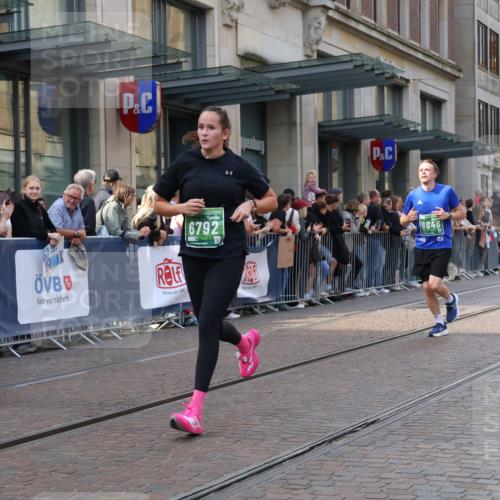 13.09.2026 - 21. swb-Marathon Bremen Strokosch-Dieckow http://msf.ph/oto/10331158 13.09.2026 13:22:32 Ziel 388, 913, 1963, 2040, 2402, 2771, 2806, 3098, 3145, 3560, 4483, 6707, 6737, 6792, 7909, 8377, 8551, 8646, 8671, 8672, 8819, 8820, 9090, 9510, 1601, 1933, 2481, 2499, 3855, 4204, 4211, 4483, 4697, 6621, 6891, 7586, 7625, 8447, 8547, 8574, 8694, 9668 meine-sportfotos.de