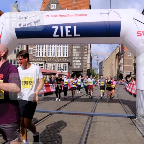 13.09.2026 - 21. swb-Marathon Bremen Tim E. http://msf.ph/oto/10331185 13.09.2026 11:04:21 Ziel 10152, 10390, 10403, 10516, 10607, 10659, 10671, 10672, 10720, 10726, 10912, 10913, 10918, 11149, 11221, 11318, 11319, 11470, 11471, 11511, 11539, 11618, 11726, 11909, 11967, 12001, 12103, 12113, 12140, 12260, 12276, 12392, 12433, 12504 meine-sportfotos.de