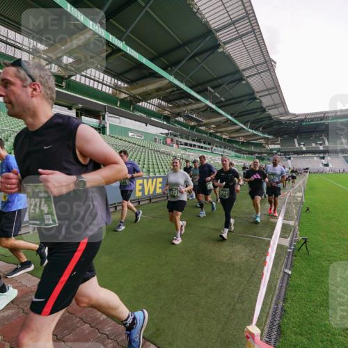 13.09.2026 - 21. swb-Marathon Bremen Michael Burmester http://msf.ph/oto/10331205 13.09.2026 13:37:43 Laufen im Stadion 144, 284, 360, 398, 410, 421, 444, 590, 756, 799, 848, 971, 983, 1132, 1135, 1279, 1620, 1734, 1762, 1951, 2060, 2078, 2119, 2227, 2376, 2639, 2642, 2687, 2772, 2842, 2892, 2925, 2926, 2939, 3178, 3299, 3303, 3383, 3384, 3408, 3427, 3499, 3570, 3640, 3646, 3731, 3779, 3839, 3919, 3985, 3992, 3993, 4084, 4147, 4148, 4210, 4252, 4314, 4416, 4538, 4767, 4770, 4801, 4845, 4863, 4939, 5034, 5138, 5145, 5166, 5182, 5210, 5453, 5461, 5536, 5679, 5708, 6192, 6309, 170 meine-sportfotos.de