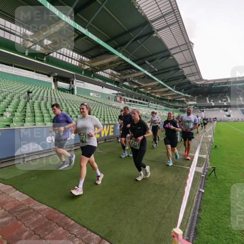 13.09.2026 - 21. swb-Marathon Bremen Michael Burmester http://msf.ph/oto/10331213 13.09.2026 13:37:43 Laufen im Stadion 144, 284, 360, 398, 410, 421, 444, 590, 756, 799, 848, 971, 983, 1132, 1135, 1279, 1620, 1734, 1762, 1951, 2060, 2078, 2119, 2227, 2376, 2639, 2642, 2687, 2772, 2842, 2892, 2925, 2926, 2939, 3178, 3299, 3303, 3383, 3384, 3408, 3427, 3499, 3570, 3640, 3646, 3731, 3779, 3839, 3919, 3985, 3992, 3993, 4084, 4147, 4148, 4210, 4252, 4314, 4416, 4538, 4767, 4770, 4801, 4845, 4863, 4939, 5034, 5138, 5145, 5166, 5182, 5210, 5453, 5461, 5536, 5679, 5708, 6192, 6309, 170 meine-sportfotos.de