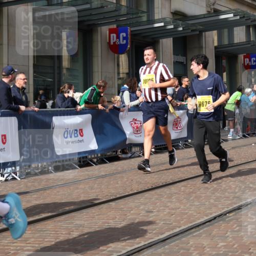 13.09.2026 - 21. swb-Marathon Bremen Strokosch-Dieckow http://msf.ph/oto/10331217 13.09.2026 11:03:01 Ziel 10092, 10150, 10187, 10195, 10237, 10309, 10528, 10531, 10598, 10724, 10727, 10904, 10959, 11070, 11493, 11598, 11676, 11773, 11830, 11836, 12068, 12184, 12185, 12214, 12611, 10185, 10190, 10296, 10633, 10715, 10731, 10783, 10945, 10954, 10955, 10985, 11095, 11096, 11107, 11313, 11564, 11697, 11701, 11719, 11730, 11776, 11785, 12071, 12247, 12421, 12432, 12448, 12451, 12465, 12483 meine-sportfotos.de
