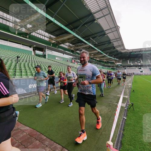 13.09.2026 - 21. swb-Marathon Bremen Michael Burmester http://msf.ph/oto/10331235 13.09.2026 13:37:45 Laufen im Stadion 144, 284, 360, 398, 410, 421, 444, 590, 756, 799, 848, 971, 983, 1132, 1135, 1279, 1620, 1734, 1762, 1951, 2060, 2078, 2119, 2227, 2376, 2639, 2642, 2687, 2772, 2842, 2892, 2925, 2926, 2939, 3299, 3303, 3383, 3384, 3408, 3427, 3499, 3570, 3640, 3646, 3731, 3779, 3839, 3919, 3985, 3992, 3993, 4084, 4147, 4148, 4210, 4252, 4314, 4416, 4538, 4767, 4770, 4801, 4845, 4863, 4939, 5034, 5138, 5145, 5166, 5182, 5210, 5453, 5461, 5536, 5679, 5708, 5711, 6192, 6309, 170 meine-sportfotos.de