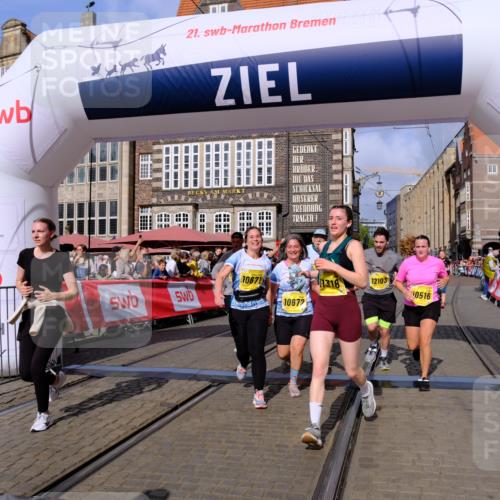 13.09.2026 - 21. swb-Marathon Bremen Tim E. http://msf.ph/oto/10331257 13.09.2026 11:04:23 Ziel 10291, 10390, 10403, 10516, 10607, 10659, 10671, 10672, 10720, 10726, 10912, 10913, 11149, 11221, 11318, 11319, 11470, 11471, 11511, 11539, 11618, 11726, 11909, 12001, 12103, 12113, 12140, 12260, 12276, 12392, 12433 meine-sportfotos.de
