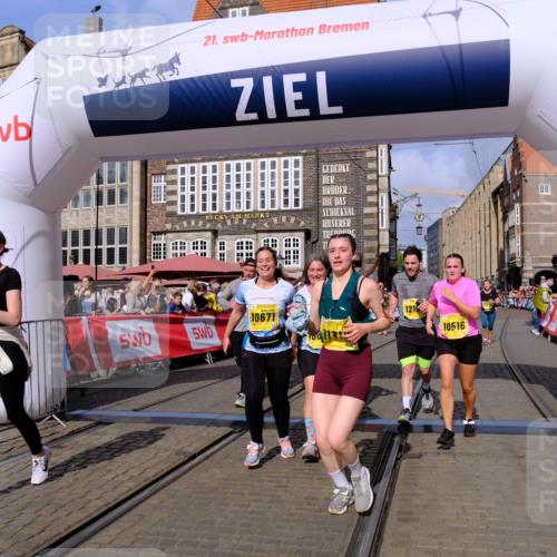 13.09.2026 - 21. swb-Marathon Bremen Tim E. http://msf.ph/oto/10331277 13.09.2026 11:04:23 Ziel 10291, 10390, 10403, 10516, 10607, 10659, 10671, 10672, 10720, 10726, 10912, 10913, 11149, 11221, 11318, 11319, 11470, 11471, 11511, 11539, 11618, 11726, 11909, 12001, 12103, 12113, 12140, 12260, 12276, 12392, 12433 meine-sportfotos.de