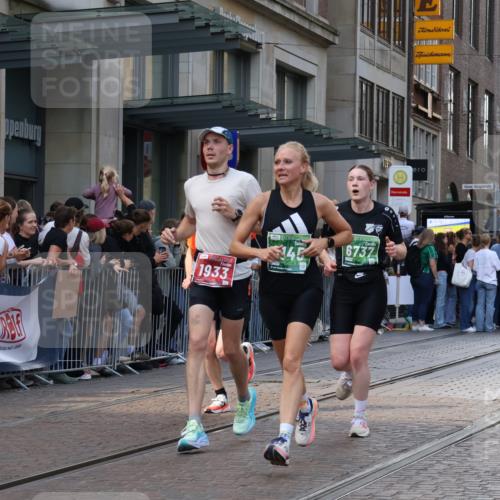 13.09.2026 - 21. swb-Marathon Bremen Strokosch-Dieckow http://msf.ph/oto/10331322 13.09.2026 13:22:37 Ziel 913, 1809, 1935, 1963, 2040, 2367, 2806, 2914, 3098, 3145, 3233, 3560, 5114, 6707, 6737, 6792, 7909, 8377, 8551, 8646, 8671, 8672, 8819, 8820, 9510, 9921, 388, 1933, 2402, 2481, 2499, 2771, 3855, 4204, 4211, 4483, 4697, 6891, 7586, 8447, 8547, 8574, 8694, 9090, 9510, 9668 meine-sportfotos.de