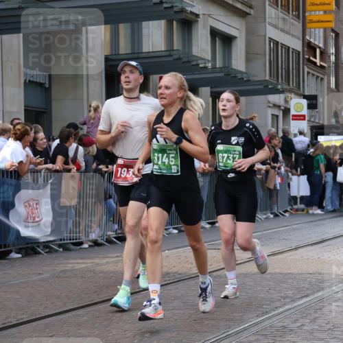 13.09.2026 - 21. swb-Marathon Bremen Strokosch-Dieckow http://msf.ph/oto/10331338 13.09.2026 13:22:37 Ziel 913, 1809, 1935, 1963, 2040, 2367, 2806, 2914, 3098, 3145, 3233, 3560, 5114, 6707, 6737, 6792, 7909, 8377, 8551, 8646, 8671, 8672, 8819, 8820, 9510, 9921, 388, 1933, 2402, 2481, 2499, 2771, 3855, 4204, 4211, 4483, 4697, 6891, 7586, 8447, 8547, 8574, 8694, 9090, 9510, 9668 meine-sportfotos.de