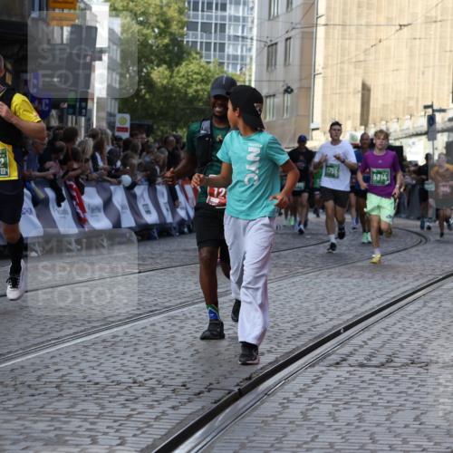 13.09.2026 - 21. swb-Marathon Bremen Strokosch-Dieckow http://msf.ph/oto/10331353 13.09.2026 13:25:23 Ziel 972, 1080, 1166, 1264, 1436, 1448, 2322, 2761, 3105, 4091, 4113, 4507, 4918, 4973, 6079, 6360, 6544, 6943, 7409, 7854, 8245, 9073, 9152, 9360, 9493, 13088, 191, 209, 1650, 3124, 3186, 3806, 4717, 5703, 5755, 5814, 7252, 8545, 8597, 8695, 8890, 9468, 9506 meine-sportfotos.de