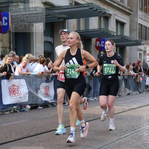13.09.2026 - 21. swb-Marathon Bremen Strokosch-Dieckow http://msf.ph/oto/10331359 13.09.2026 13:22:37 Ziel 913, 1809, 1935, 1963, 2040, 2367, 2806, 2914, 3098, 3145, 3233, 3560, 5114, 6707, 6737, 6792, 7909, 8377, 8551, 8646, 8671, 8672, 8819, 8820, 9510, 9921, 388, 1933, 2402, 2481, 2499, 2771, 3855, 4204, 4211, 4483, 4697, 6891, 7586, 8447, 8547, 8574, 8694, 9090, 9510, 9668 meine-sportfotos.de