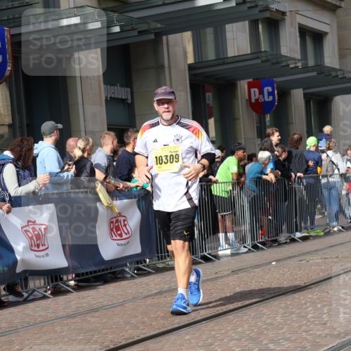 13.09.2026 - 21. swb-Marathon Bremen Strokosch-Dieckow http://msf.ph/oto/10331437 13.09.2026 11:03:08 Ziel 10092, 10150, 10187, 10237, 10309, 10420, 10724, 10902, 10904, 11211, 11411, 11598, 11655, 11746, 11773, 11830, 12068, 12184, 12185, 12611, 10185, 10195, 10296, 10528, 10531, 10598, 10633, 10715, 10727, 10731, 10954, 10955, 10959, 11070, 11095, 11107, 11313, 11493, 11564, 11676, 11697, 11719, 11730, 11785, 11836, 12071, 12214, 12247, 12421, 12432, 12448, 12465, 12483 meine-sportfotos.de