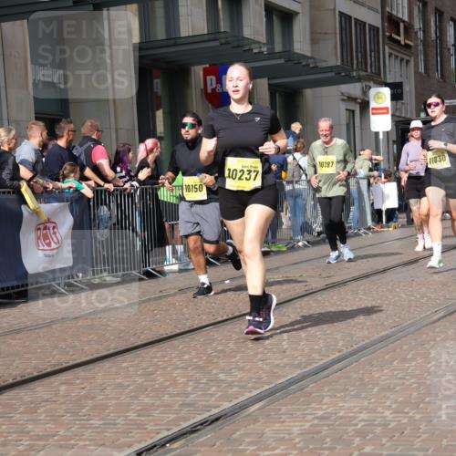 13.09.2026 - 21. swb-Marathon Bremen Strokosch-Dieckow http://msf.ph/oto/10331522 13.09.2026 11:03:11 Ziel 10090, 10091, 10092, 10150, 10187, 10237, 10309, 10327, 10420, 10569, 10724, 10902, 10904, 10950, 11211, 11411, 11595, 11598, 11655, 11746, 11773, 11830, 12068, 12074, 12184, 12185, 12611, 10150, 10185, 10195, 10528, 10531, 10598, 10715, 10727, 10731, 10959, 11070, 11095, 11313, 11493, 11564, 11676, 11697, 11730, 11785, 11830, 11836, 12214, 12247, 12421, 12432, 12448, 12465, 12483 meine-sportfotos.de