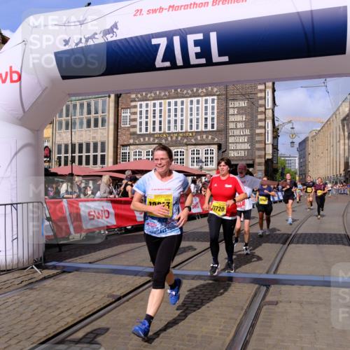 13.09.2026 - 21. swb-Marathon Bremen Tim E. http://msf.ph/oto/10331681 13.09.2026 11:04:36 Ziel 10182, 10245, 10291, 10390, 10526, 10613, 10755, 11214, 11215, 11221, 11248, 11336, 11410, 11539, 11720, 11726, 11740, 12001, 12009, 12113, 12276, 12929 meine-sportfotos.de