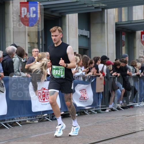 13.09.2026 - 21. swb-Marathon Bremen Strokosch-Dieckow http://msf.ph/oto/10331682 13.09.2026 13:22:49 Ziel 1809, 1900, 1935, 1963, 2306, 2367, 2427, 2827, 2899, 2914, 2961, 3098, 3233, 3374, 3560, 3729, 3920, 5114, 7909, 8045, 8231, 8304, 8377, 8646, 8671, 8672, 8732, 8787, 8819, 8820, 9827, 9921, 10127, 388, 913, 1933, 2040, 2402, 2481, 2771, 2806, 3145, 4483, 4697, 6707, 6737, 6792, 6891, 7586, 8547, 8551, 8694, 9090, 9510 meine-sportfotos.de